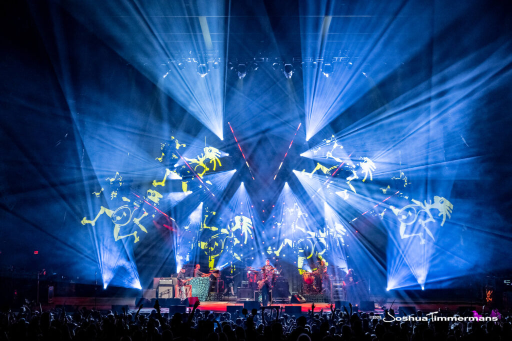 A moment from the Widespread Panic September 13, 2025 show at Allianz Amphitheater in Richmond, VA